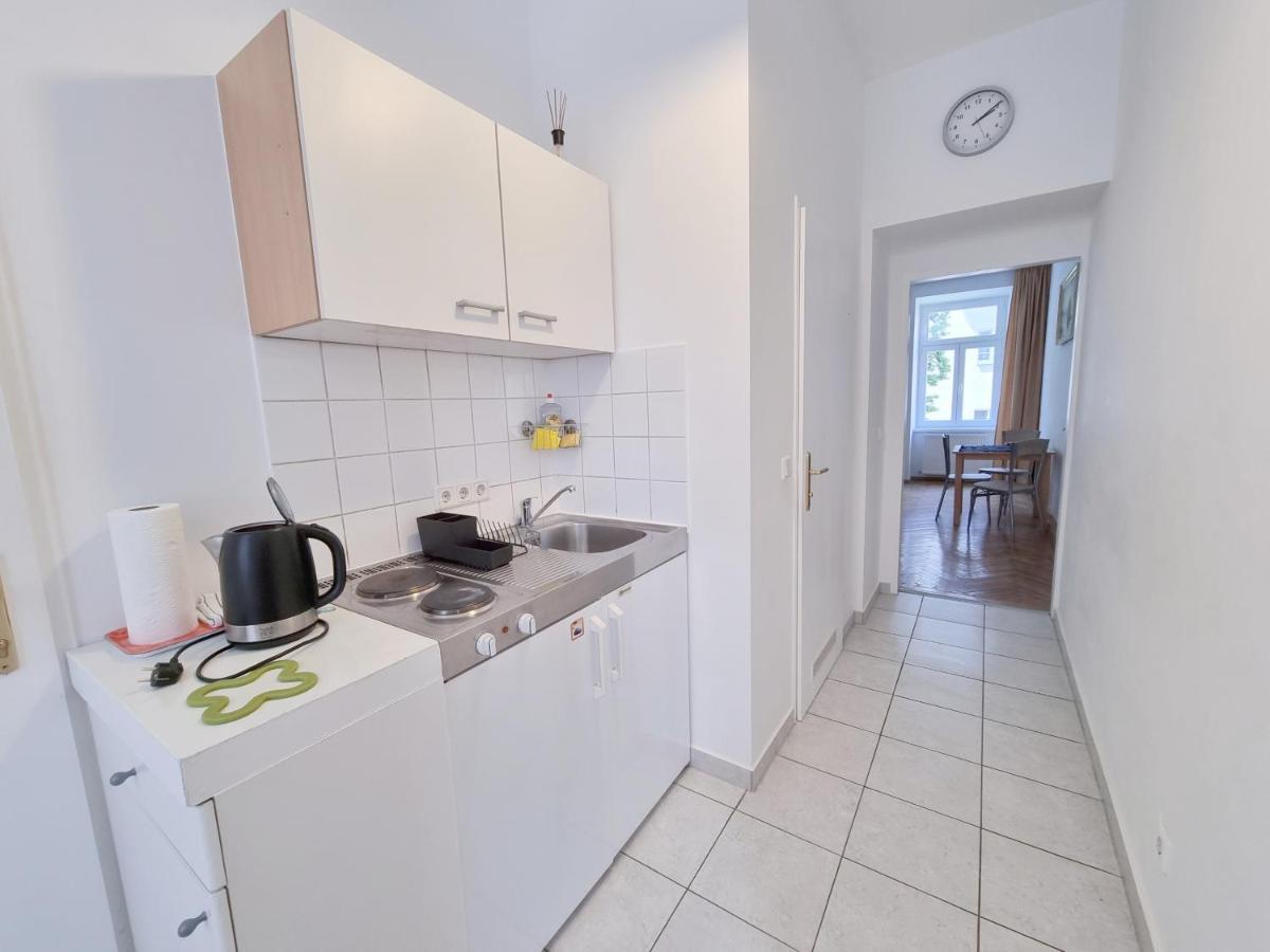 Apartment Center ! 3 Stops Away From The Center Of Vienna! Vienna