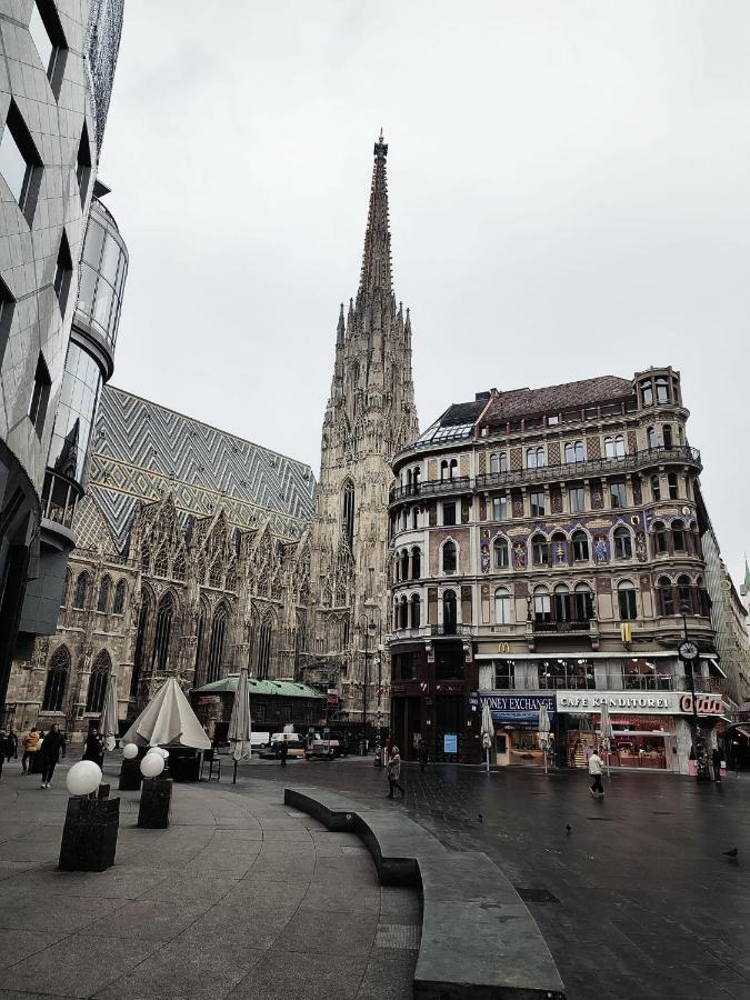 Center ! 3 Stops Away From The Center Of Vienna! Apartment