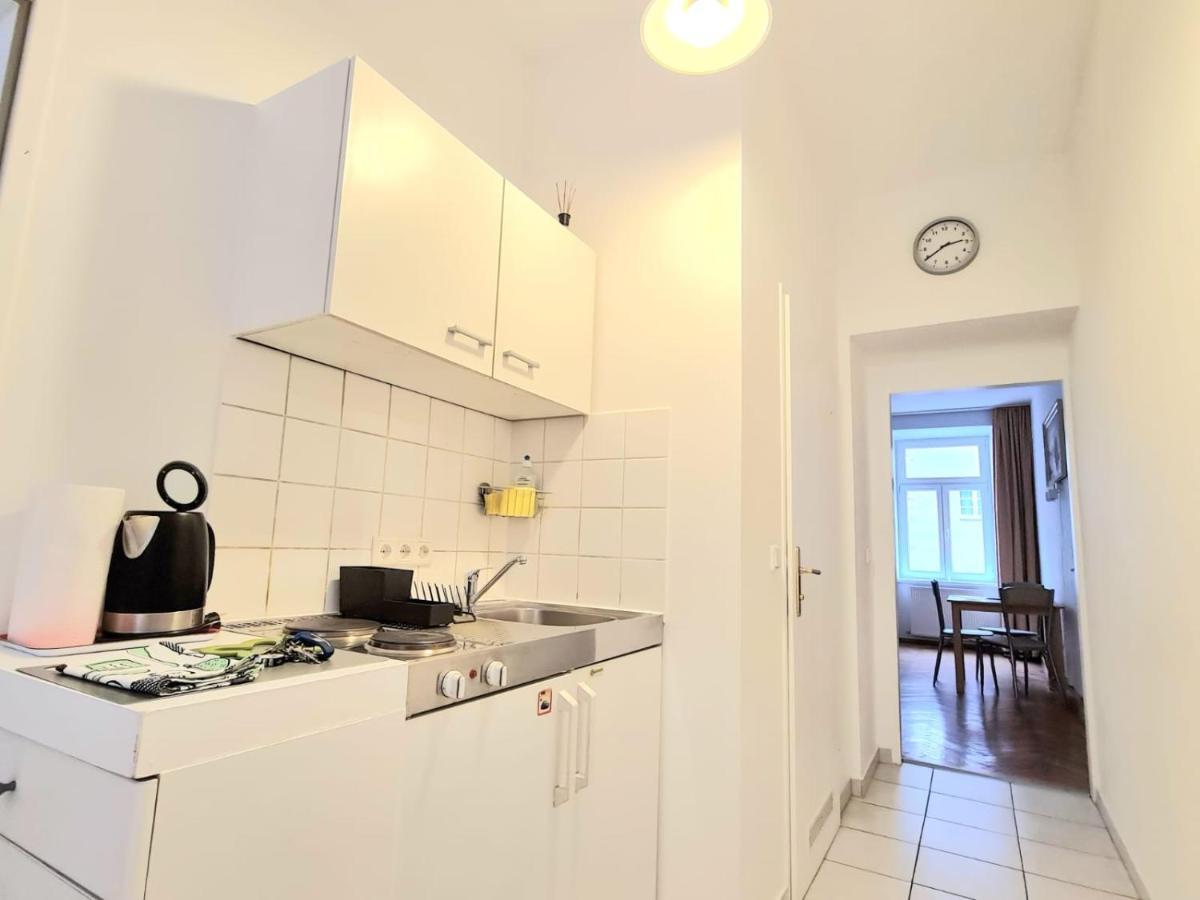 Center ! 3 Stops Away From The Center Of Vienna! Apartment