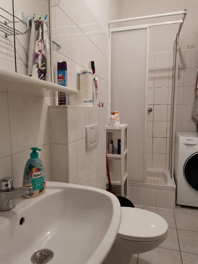 Apartment Center ! 3 Stops Away From The Center Of Vienna! *