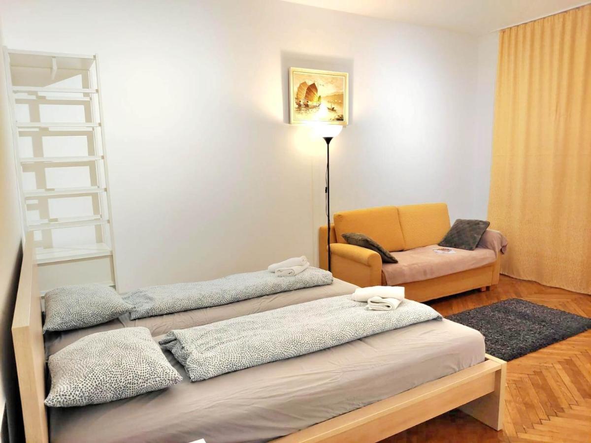 Center ! 3 Stops Away From The Center Of Vienna! Apartment Vienna